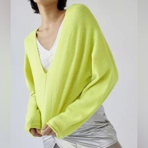 BDG Valeria Cropped V-Neck Sweater Yellow